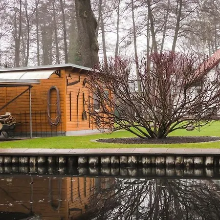 Direkt An Der Spree Mit Whirlpool Und Sauna